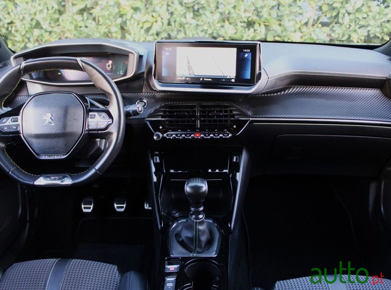 2020' Peugeot 2008 Gt Line photo #2