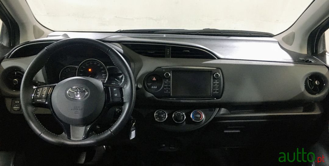 2020' Toyota Yaris photo #5