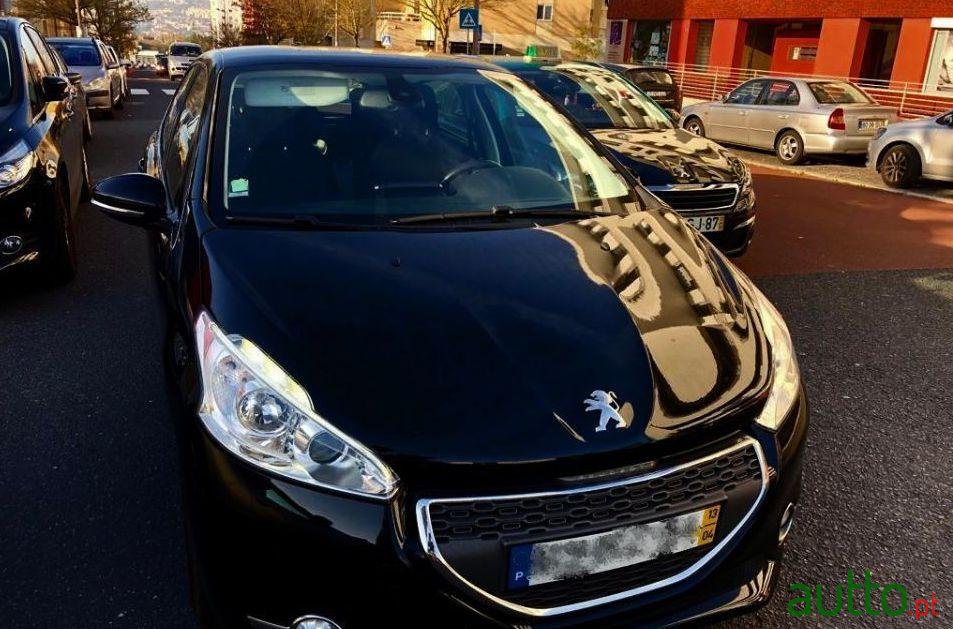 2013' Peugeot 208 Allure photo #1