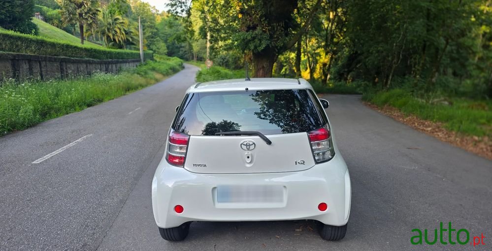 2009' Toyota iQ 1.4 D-4D photo #3