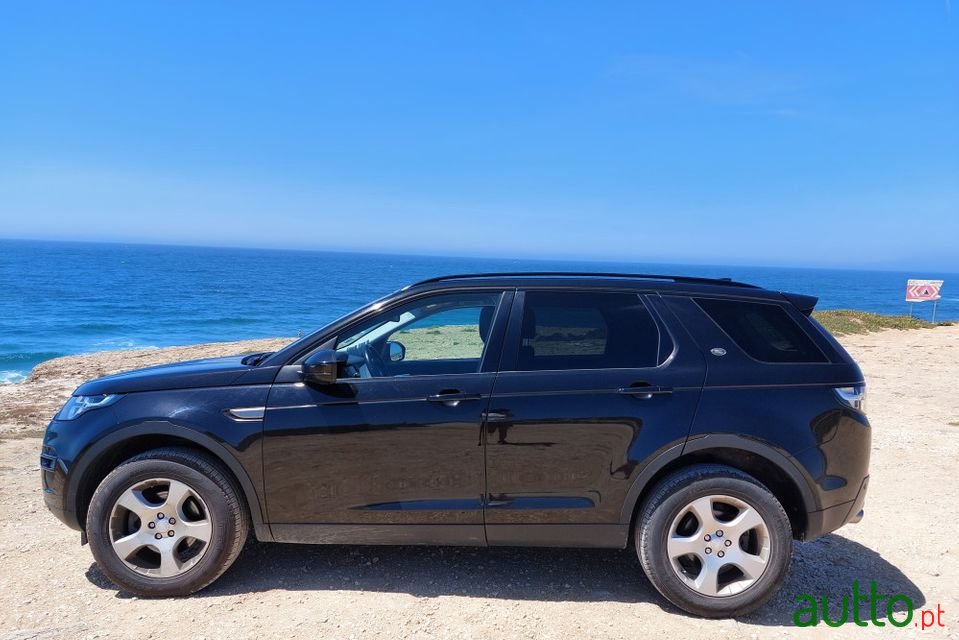 2017' Land Rover Discovery Sport photo #2