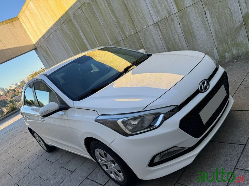 2017' Hyundai i20 photo #3