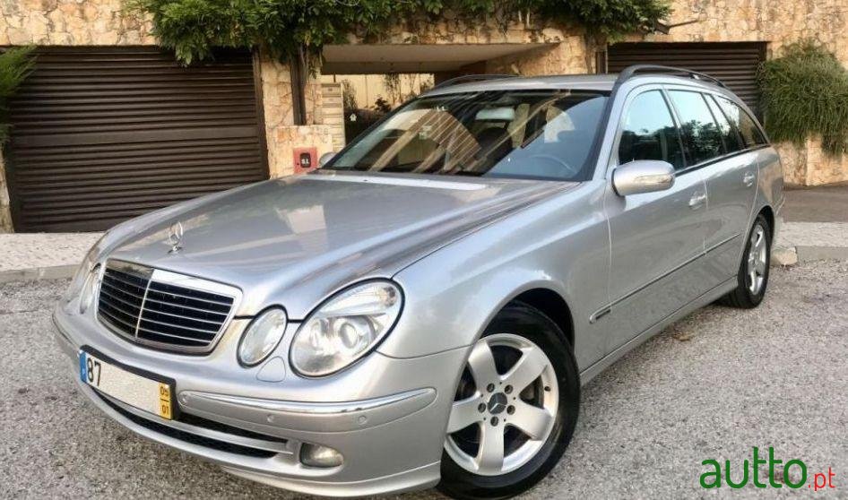2005' Mercedes-Benz E-220 Cdi Avantgarde photo #2