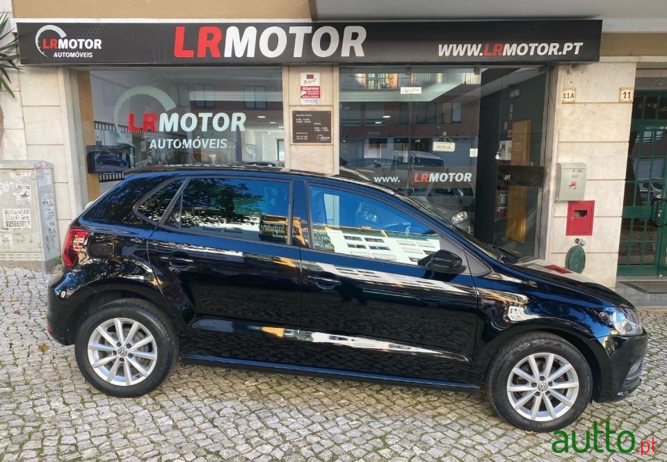 2015' Volkswagen Polo photo #1