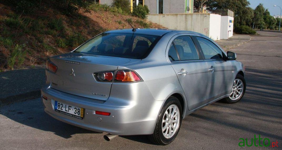 2011' Mitsubishi Lancer photo #3