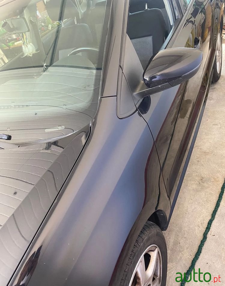 2015' Volkswagen Polo photo #3