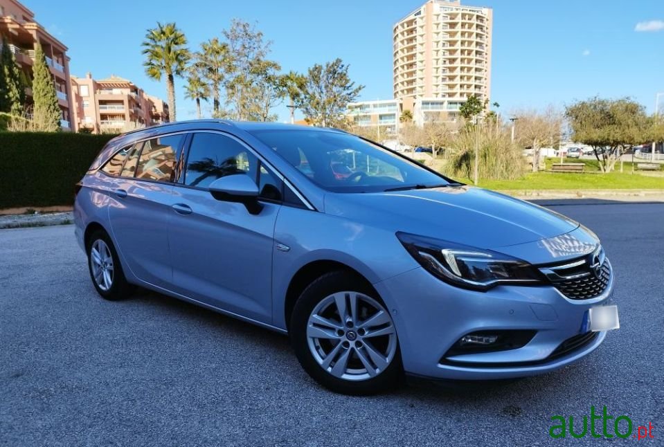 2017' Opel Astra Sports Tourer photo #1
