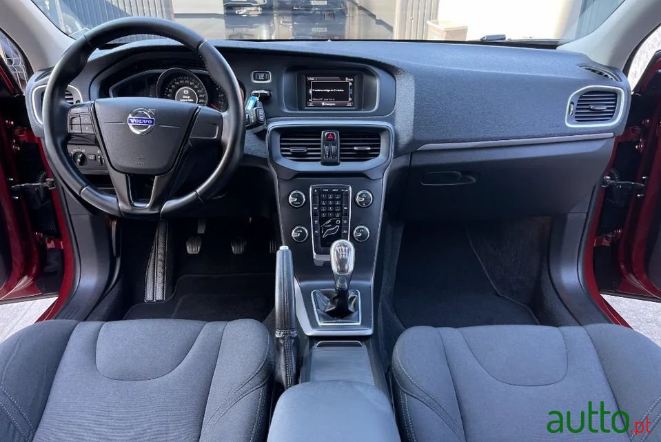 2013' Volvo V40 photo #5