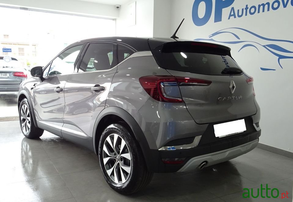 2020' Renault Captur photo #3