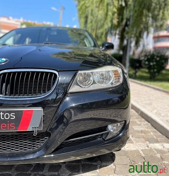 2010' BMW 318 photo #4