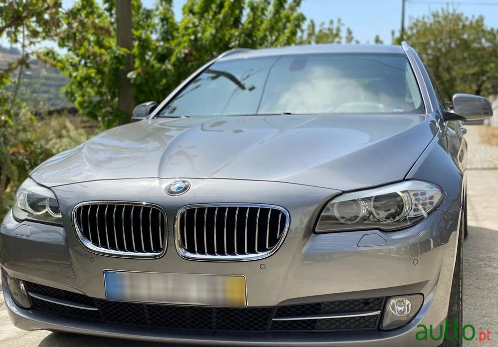 2011' BMW 520 photo #3