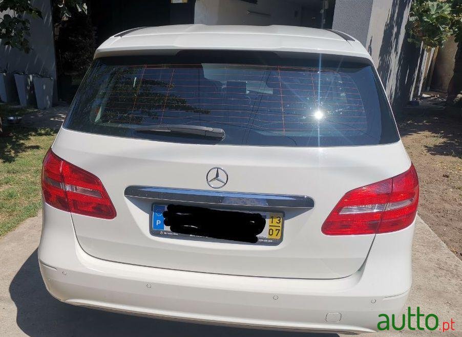 2013' Mercedes-Benz B-180 Blueefficiency photo #2