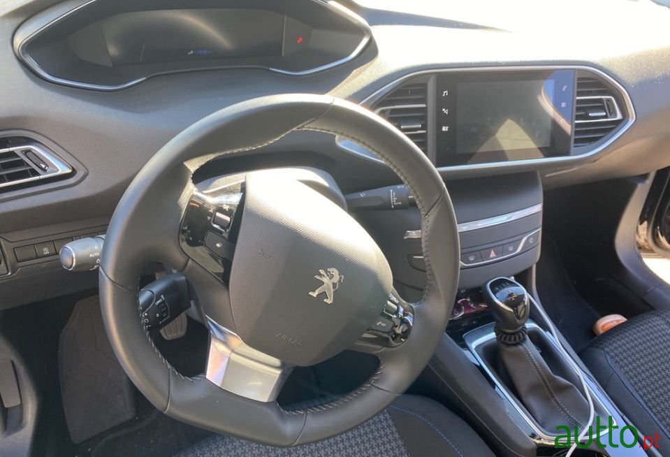 2021' Peugeot 308 photo #3