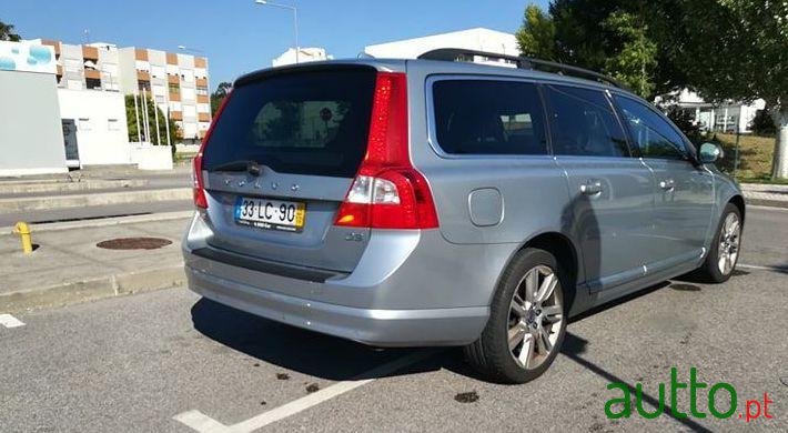 2010' Volvo V70 photo #5