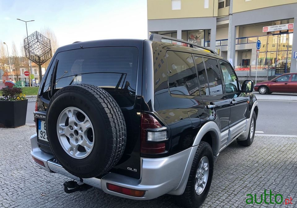 2001' Mitsubishi Pajero photo #4