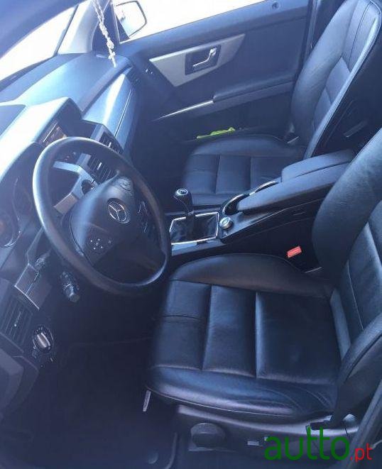 2010' Mercedes-Benz Glk-220 photo #2