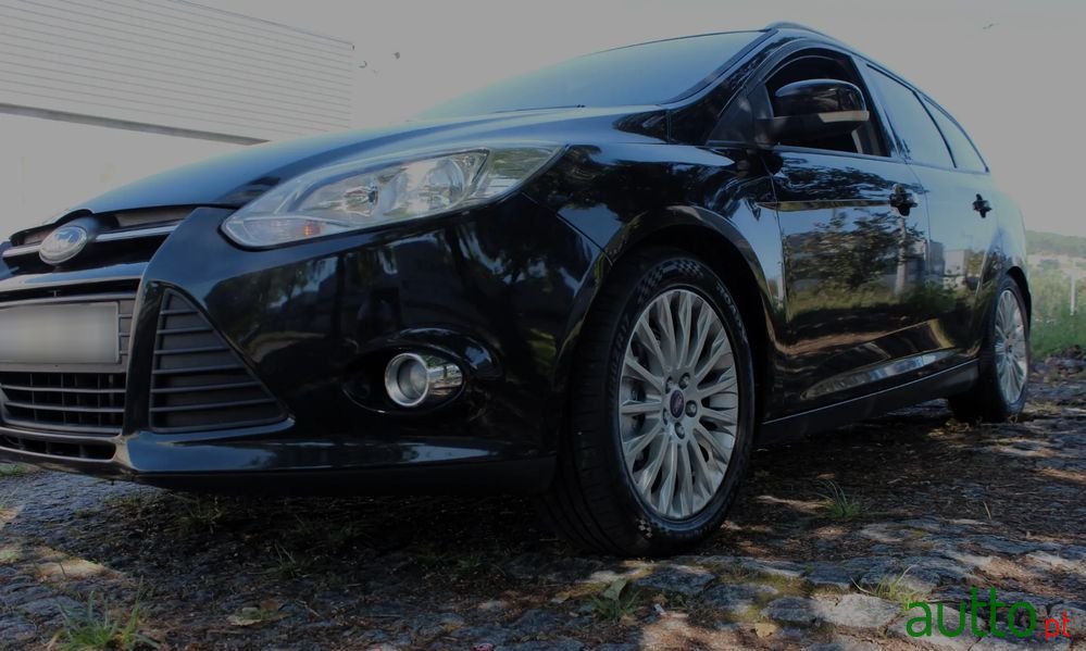 2011' Ford Focus Sw photo #2