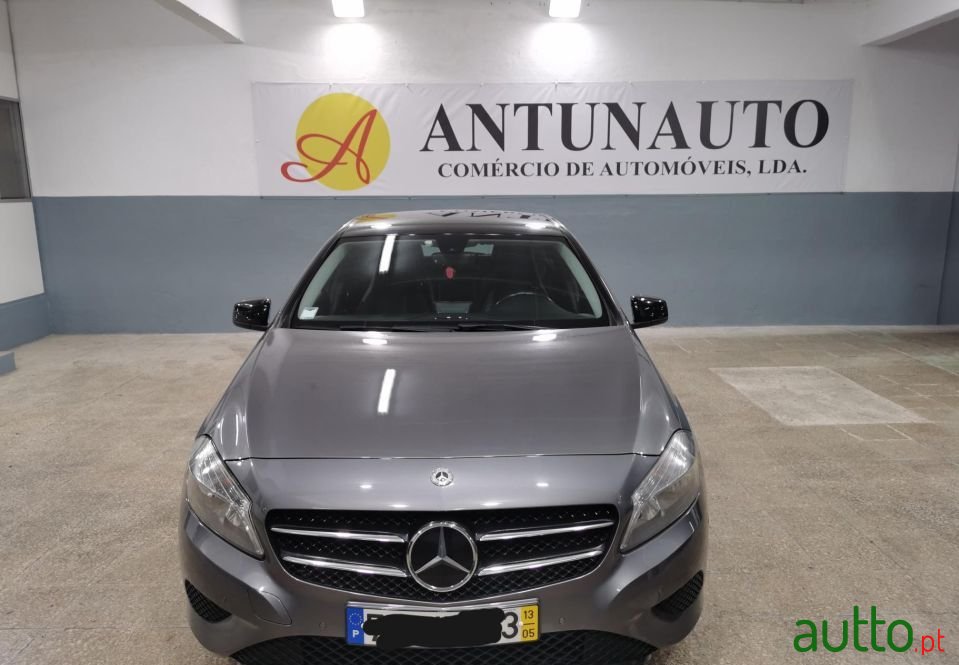 2013' Mercedes-Benz A-200 photo #2