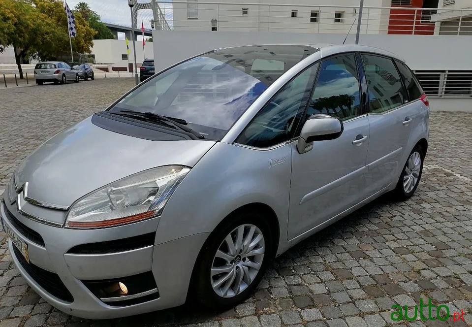 2009' Citroen C4 Picasso photo #2