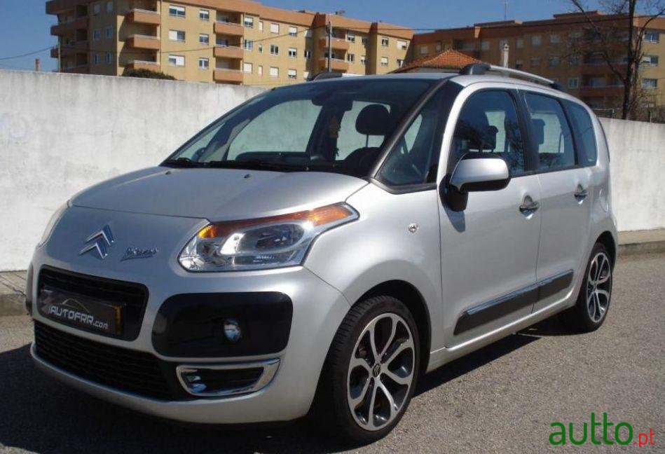 2011' Citroen C3 Picasso photo #2