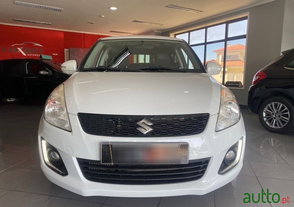 2015' Suzuki Swift photo #2