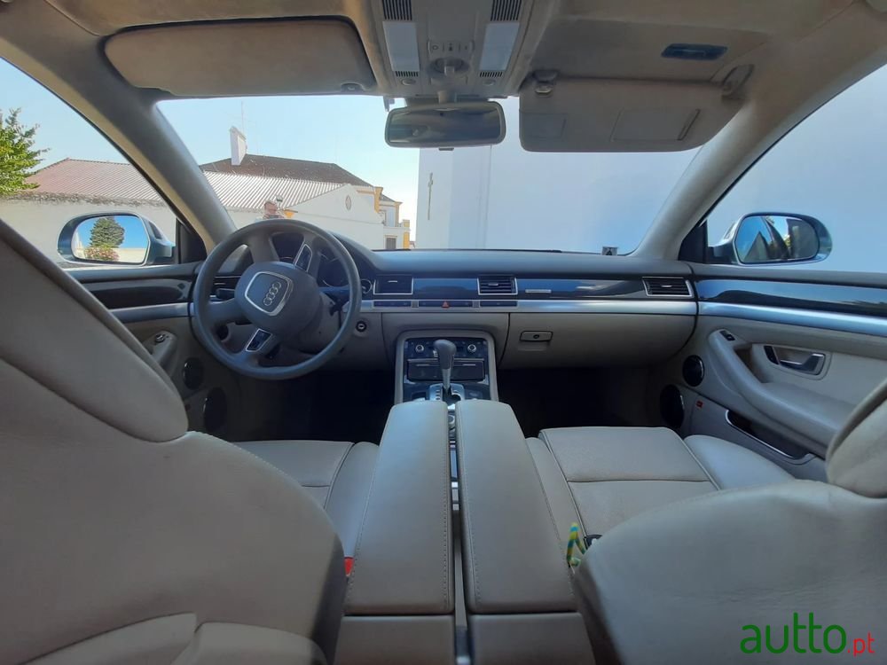 2007' Audi S8 Quattro photo #4