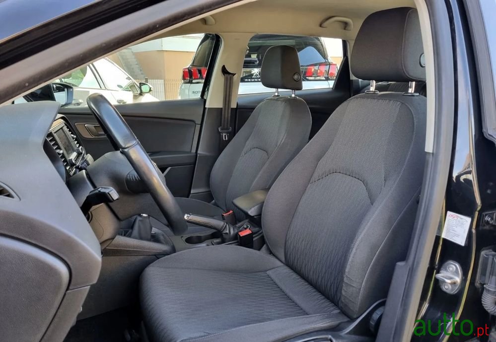 2015' SEAT Leon St photo #6