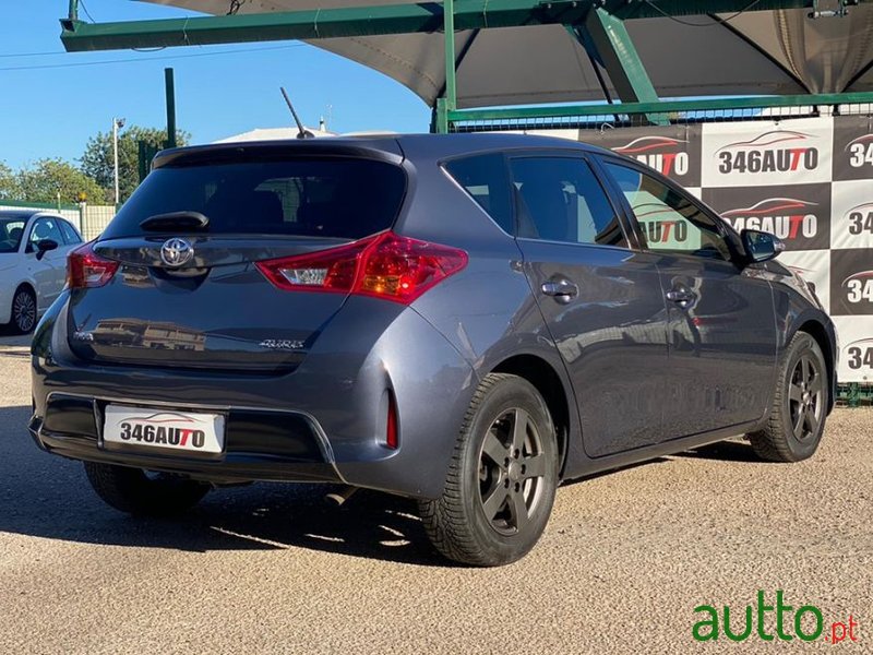 2015' Toyota Auris photo #6