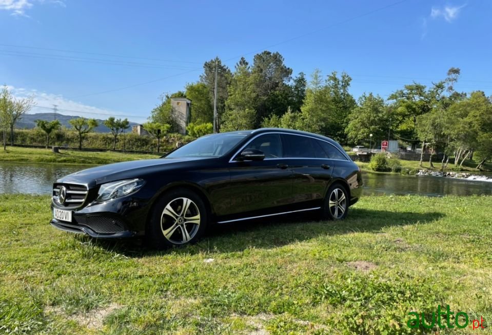 2019' Mercedes-Benz E-220 photo #3