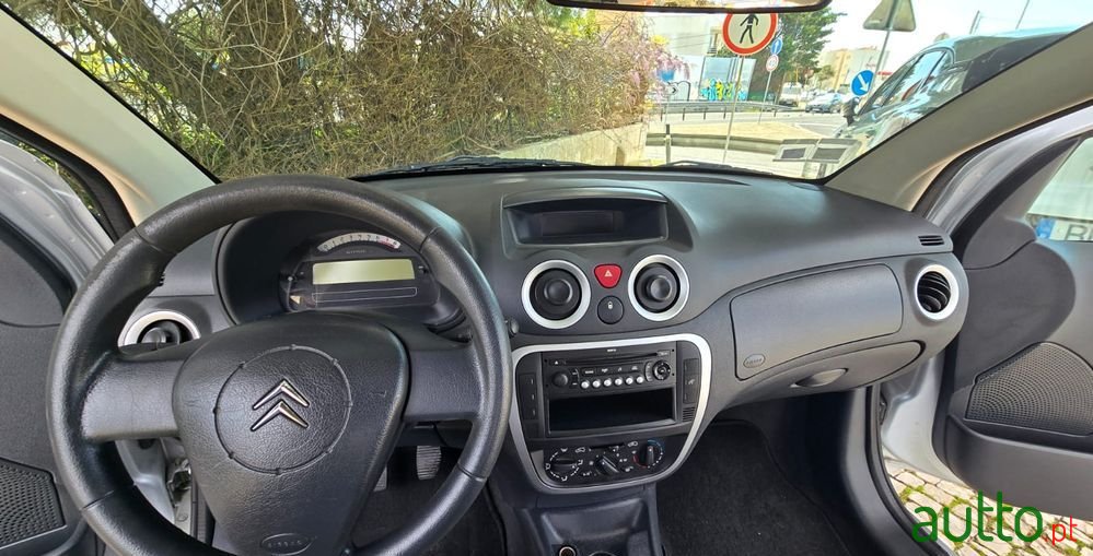 2007' Citroen C2 1.1 photo #6