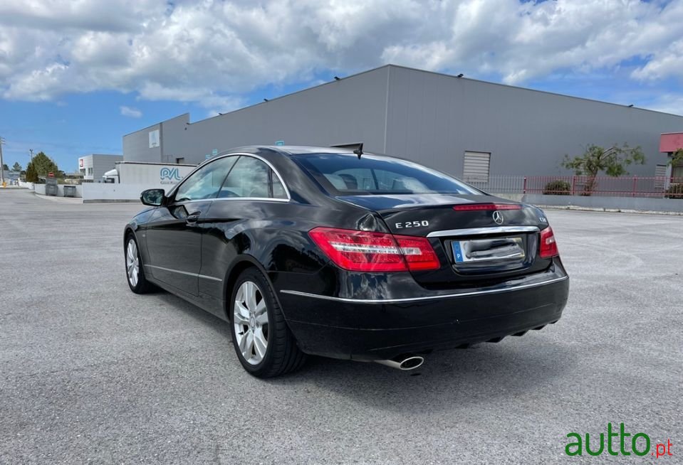 2010' Mercedes-Benz E-250 photo #5