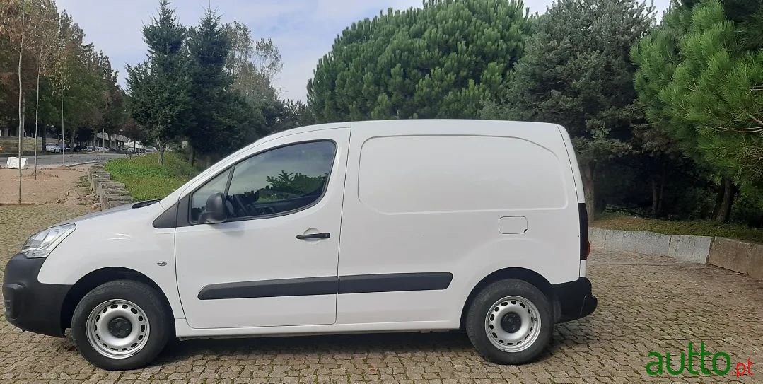 2017' Peugeot Partner photo #3