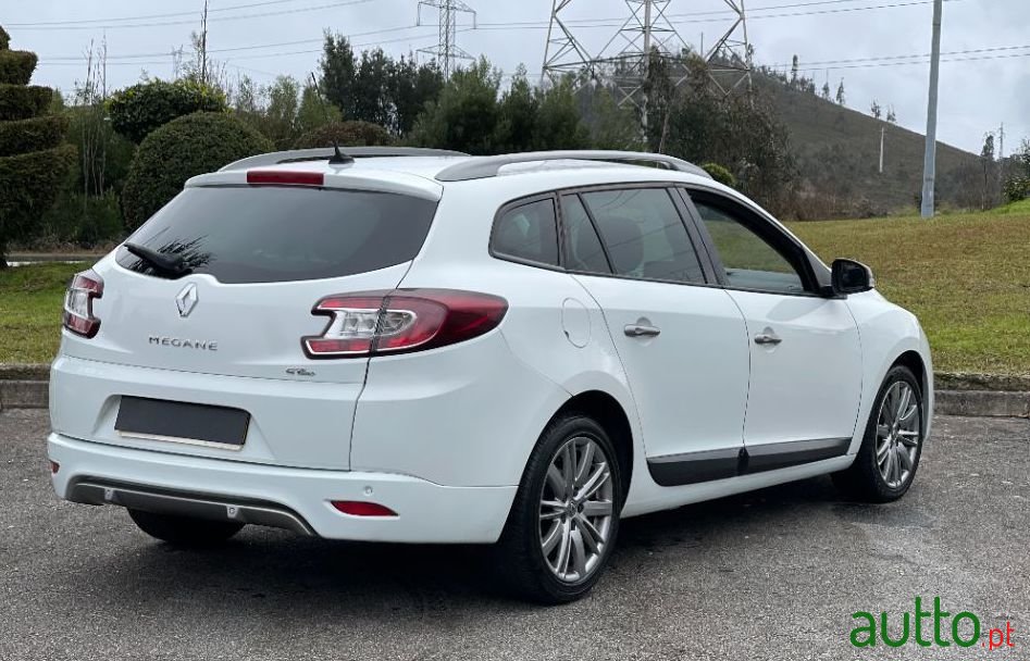 2010' Renault Megane Sport Tourer photo #3