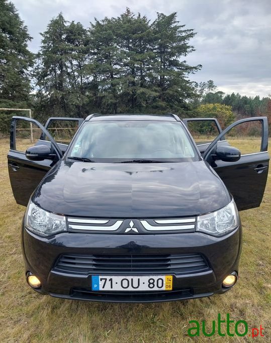 2014' Mitsubishi Outlander photo #1