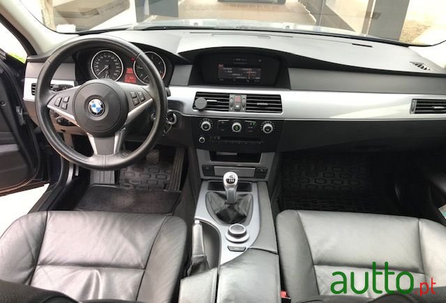 2008' BMW 520 photo #6