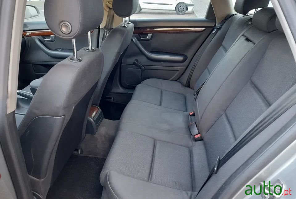 2004' Audi A4 Avant photo #6