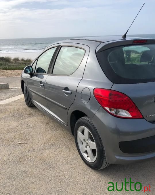 2011' Peugeot 207 Sport photo #3