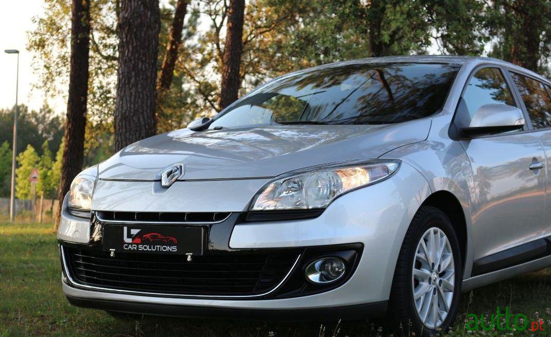 2012' Renault Megane Sport Tourer photo #1