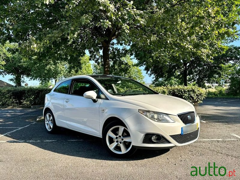 2011' SEAT Ibiza photo #1