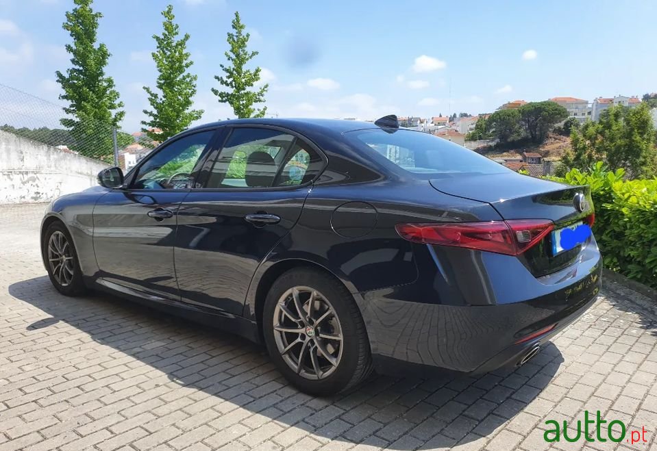 2017' Alfa Romeo Giulia photo #2