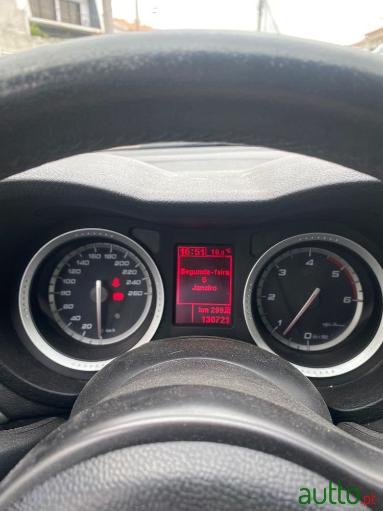 2011' Alfa Romeo 159 1.9 Jtdm 16V photo #3