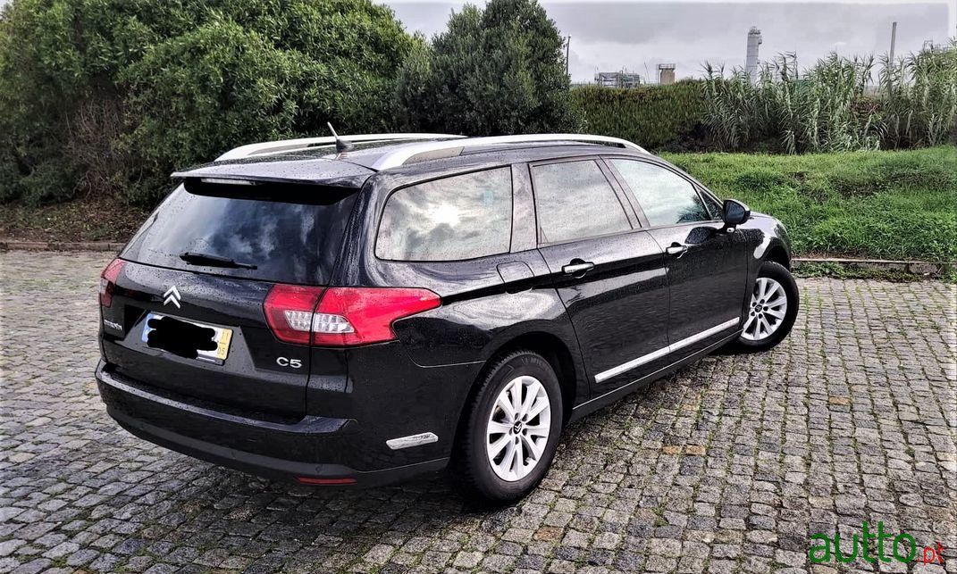 2011' Citroen C5 Tourer photo #4