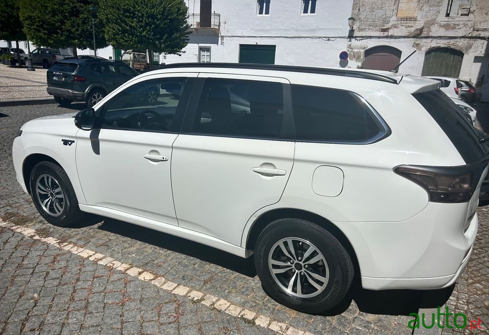 2014' Mitsubishi Outlander photo #1