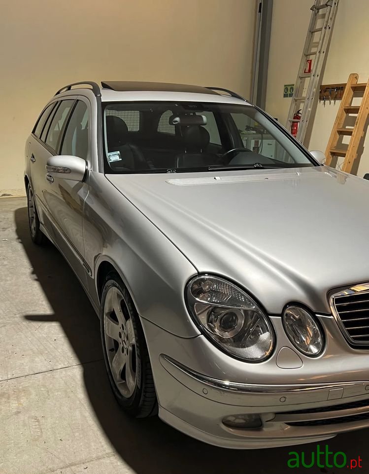 2004' Mercedes-Benz E 270 photo #3