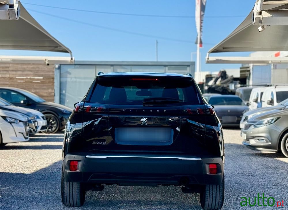 2021' Peugeot 2008 photo #3