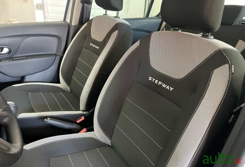 2020' Dacia Sandero photo #5