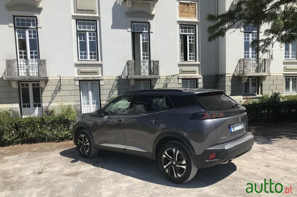 2020' Peugeot 2008 photo #3