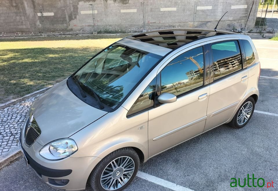 2008' Lancia Musa photo #5