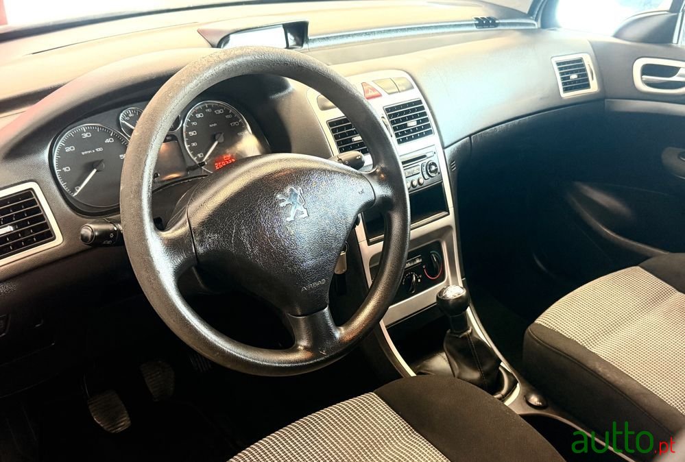 2006' Peugeot 307 1.6 Hdi Executive photo #5