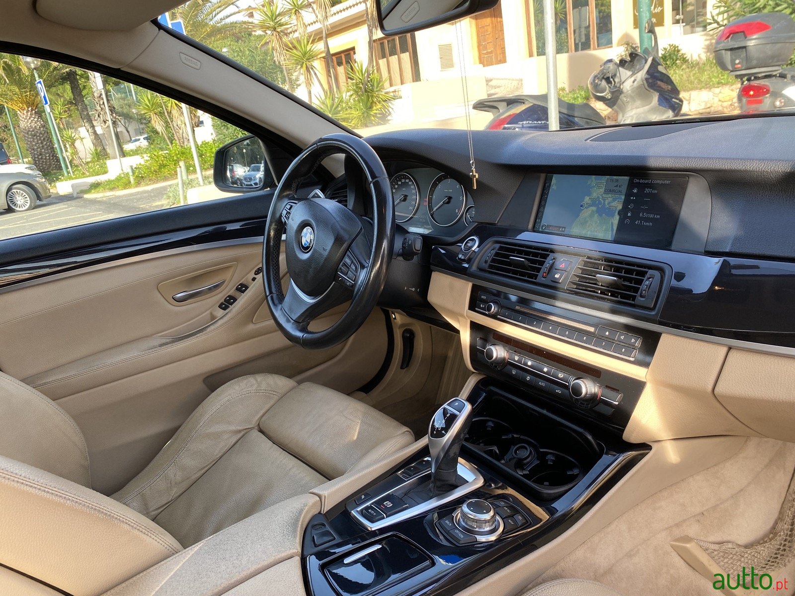 2012' BMW 520 photo #7